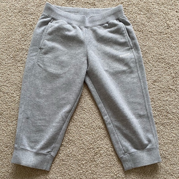 Grey Capri pants - Picture 2 of 2